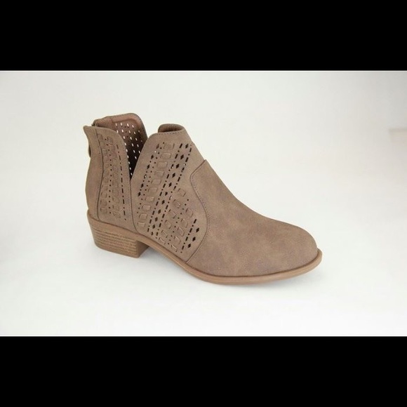 Comfy Tan Color Booties // ✨ - Picture 2 of 2